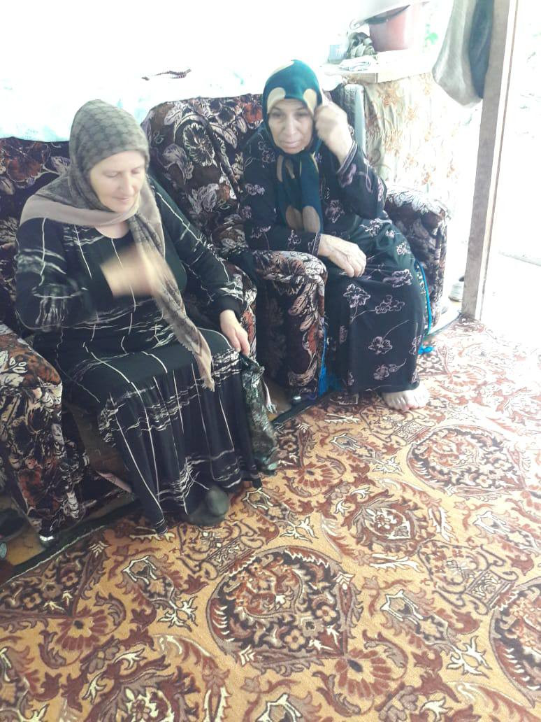 Социальный работник 1 отд. СО на дому Нурмагомедова Голисат при посещении подопечной, с целью оказания ей социальных услуг.