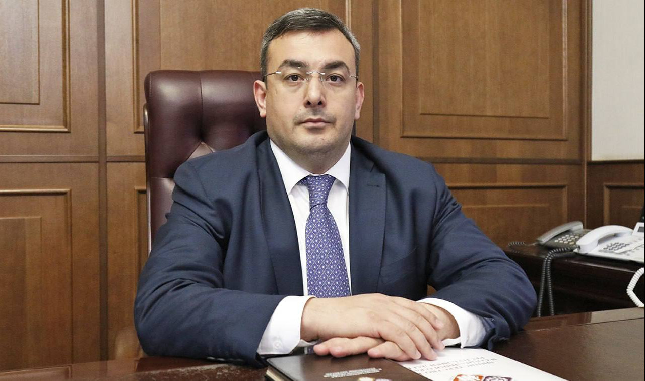 Уважаемые Дагестанцы! Поздравляю вас с одним из главных государственных праздников нашей республики - Днем Конституции Республики Дагестан!