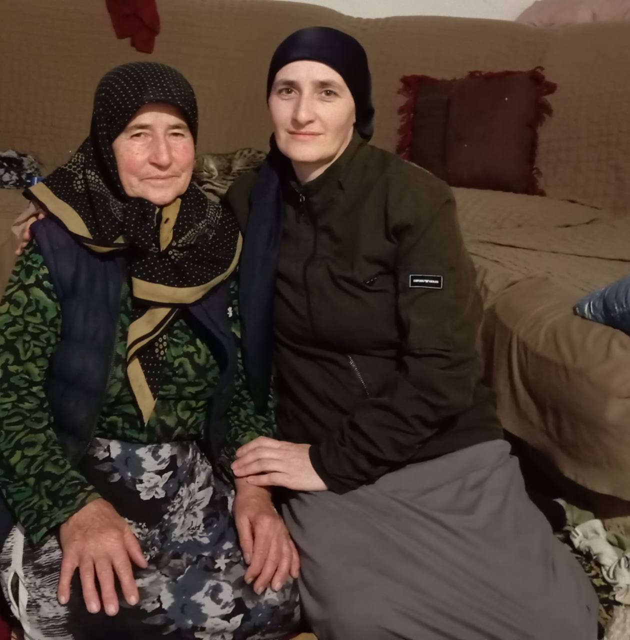 Оказывает социально-бытовые  услуги.